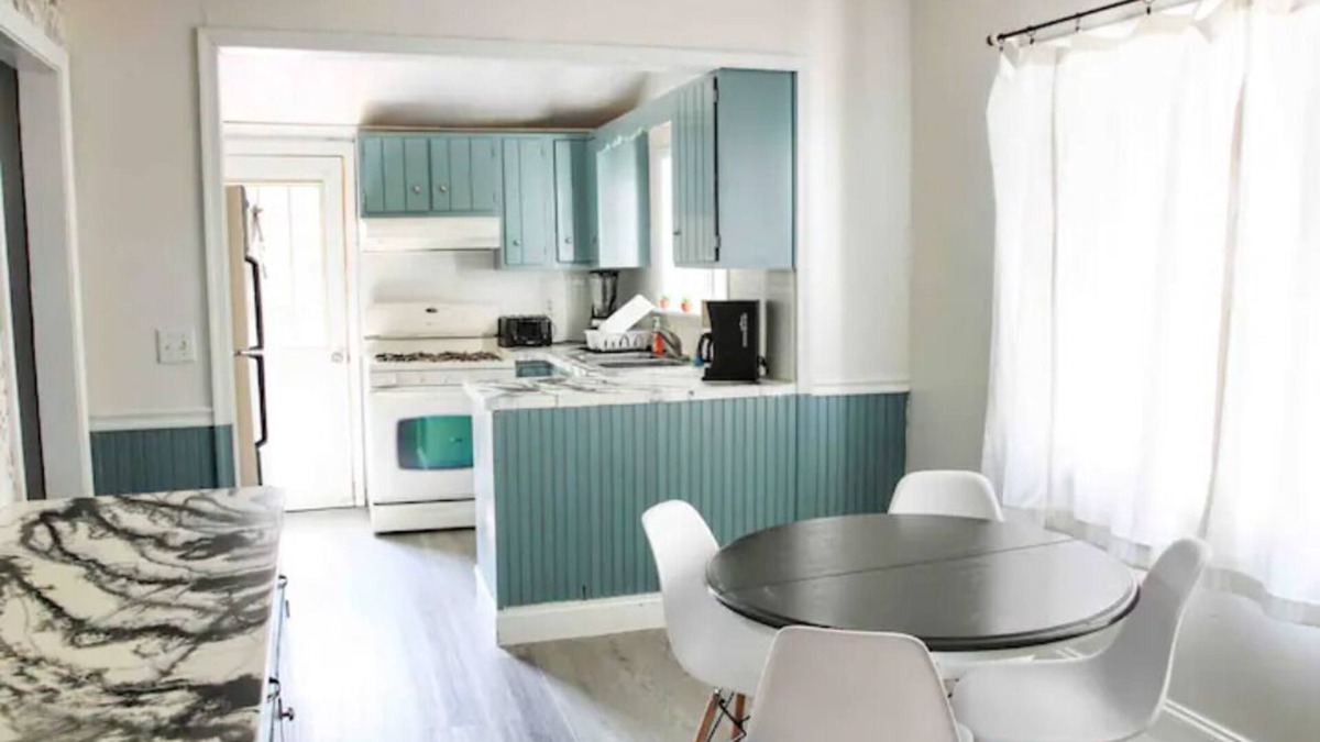 Oswego House | Spacious House with PARKING & Ideal for Long Stays