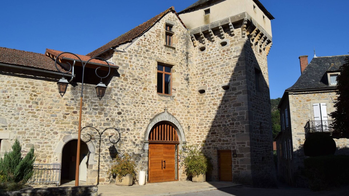 Monteils House | Spacious house with peaceful garden in the heart of a beautiful village.