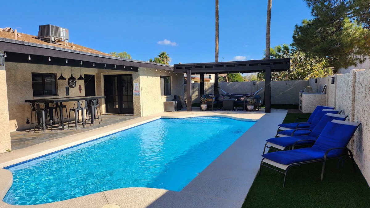 Mesa House | Spacious House with pool and 3 king size beds near A's & Cubs Spring Training !