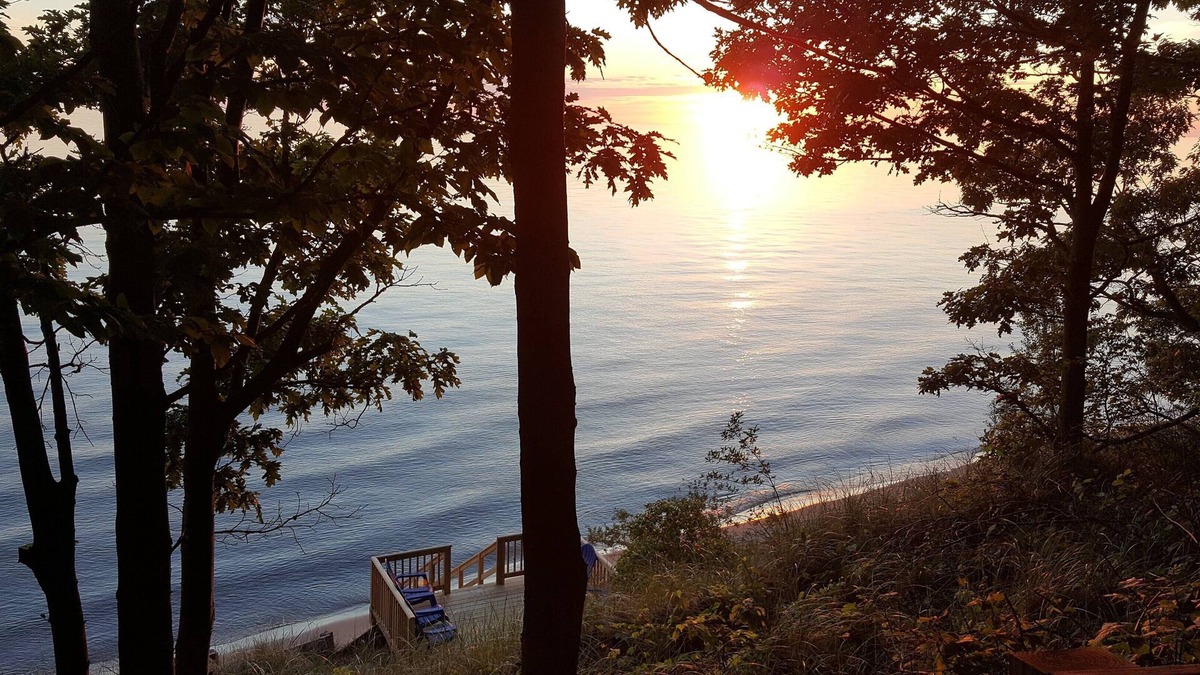 Holland House | Spacious House with Private Beach on Lake Michigan
