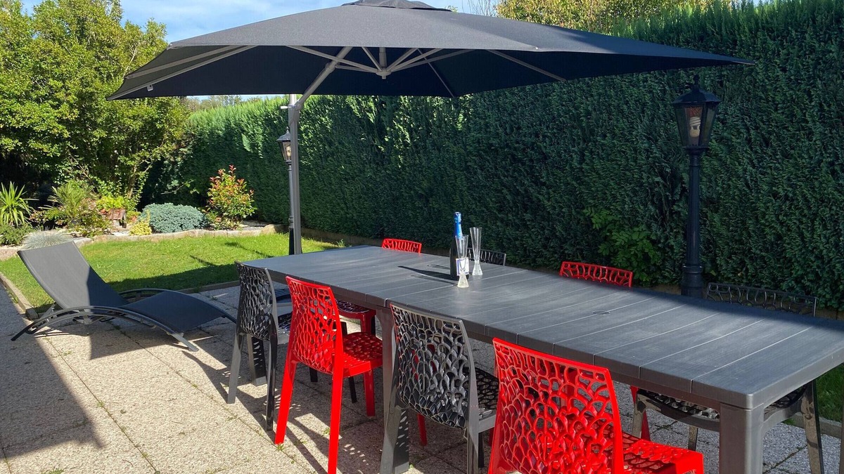 Dinoze House | Spacious house with private garden and WIFI, near Épinal