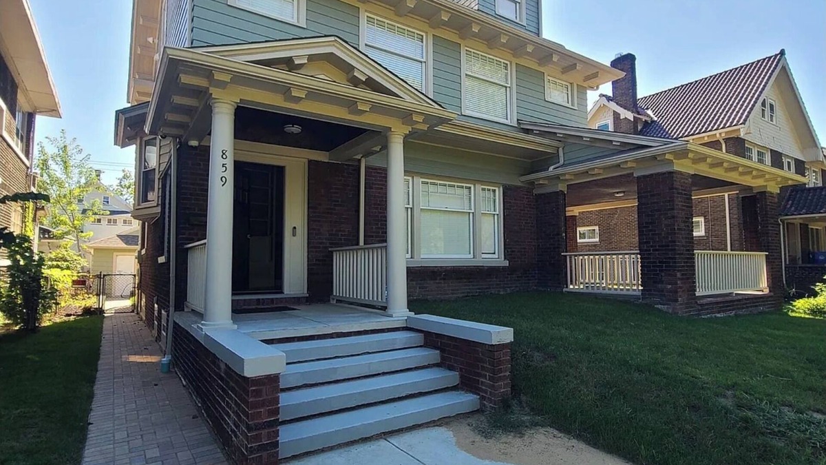 Cleveland House | Spacious House with WiFi via Cultural Gardens in Cleveland