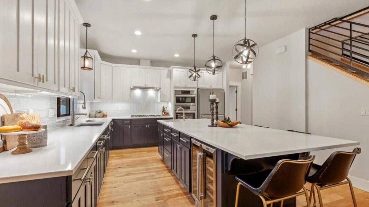 Coeur d'Alene House | Spacious, Immaculate 4350 sq ft Home Amazing Kitchen