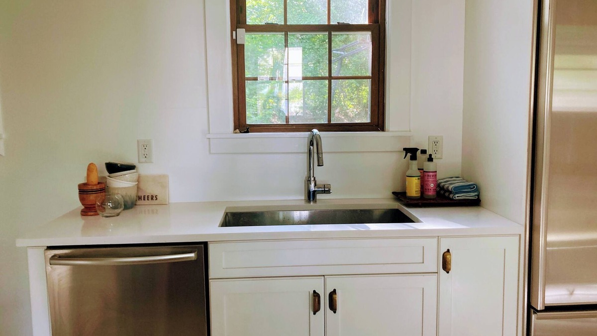 North Side House | Spacious, Immaculate, Historic 6-bedroom home minutes from NYC