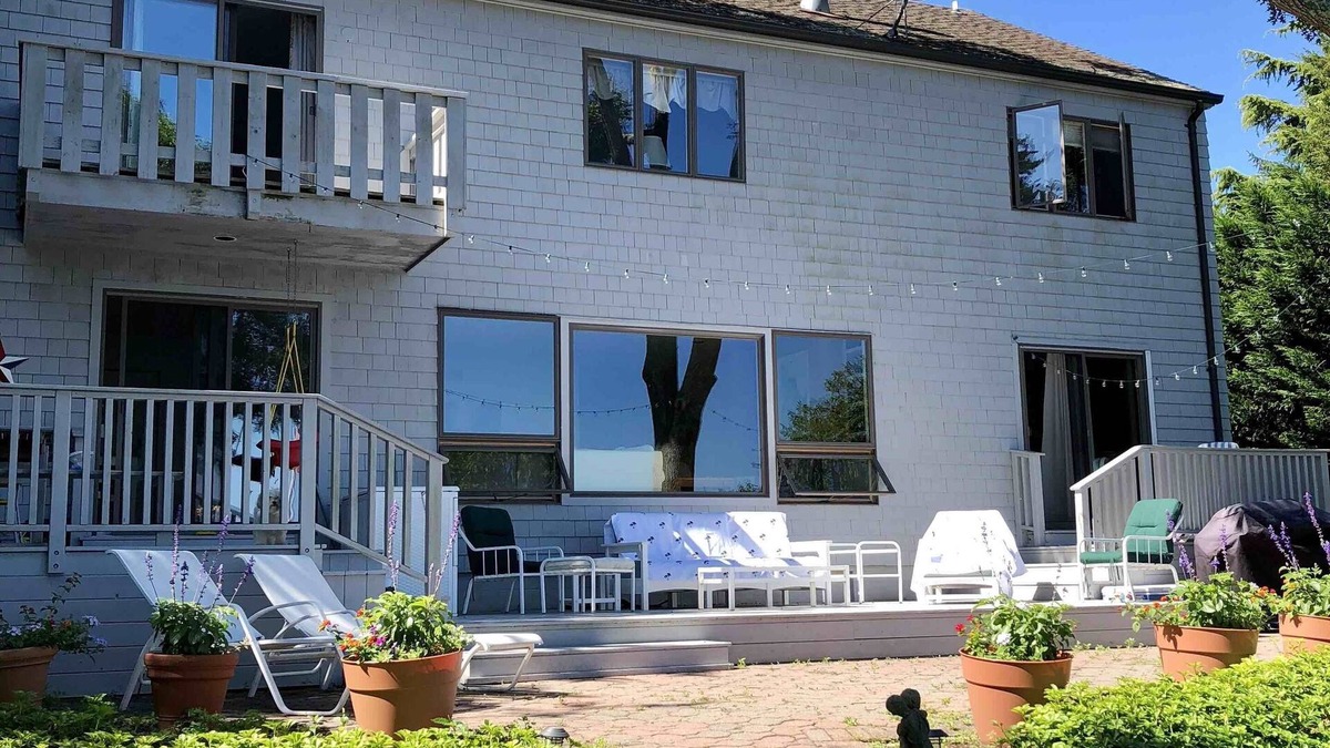 Sag Harbor House | Spacious, immaculate 5 BR, 4 Bath Home w/Bay and Sunset Views, Family-friendly
