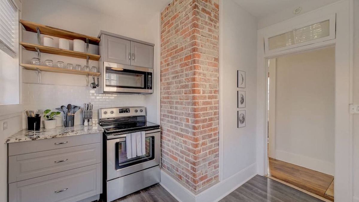 Earlewood Apartment | Spacious Industrial Modern Apt 2BR 1BA Downstairs