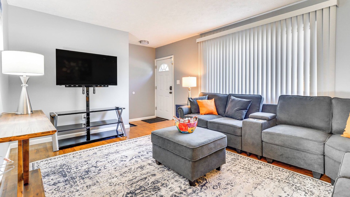 Inkster House | Spacious Inkster Home: Patio, Yard, 2 Living Areas