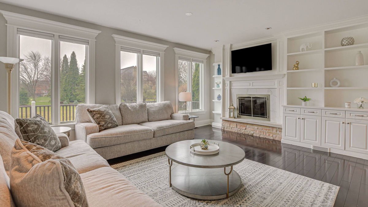 Inverness House | Spacious Inverness Home ~ 36 Mi to Chicago!