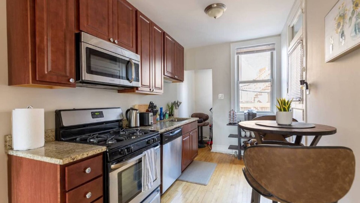 Ravenswood House | 🌟Spacious|Inviting 2BR Heart of Lively Lincoln Sq🌟