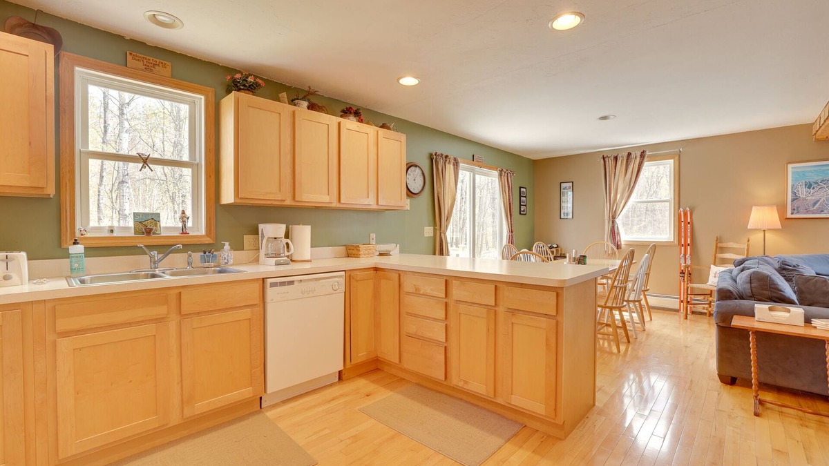 Jay Cabin | Spacious Jay Peak Vacation Rental w/ Mountain View