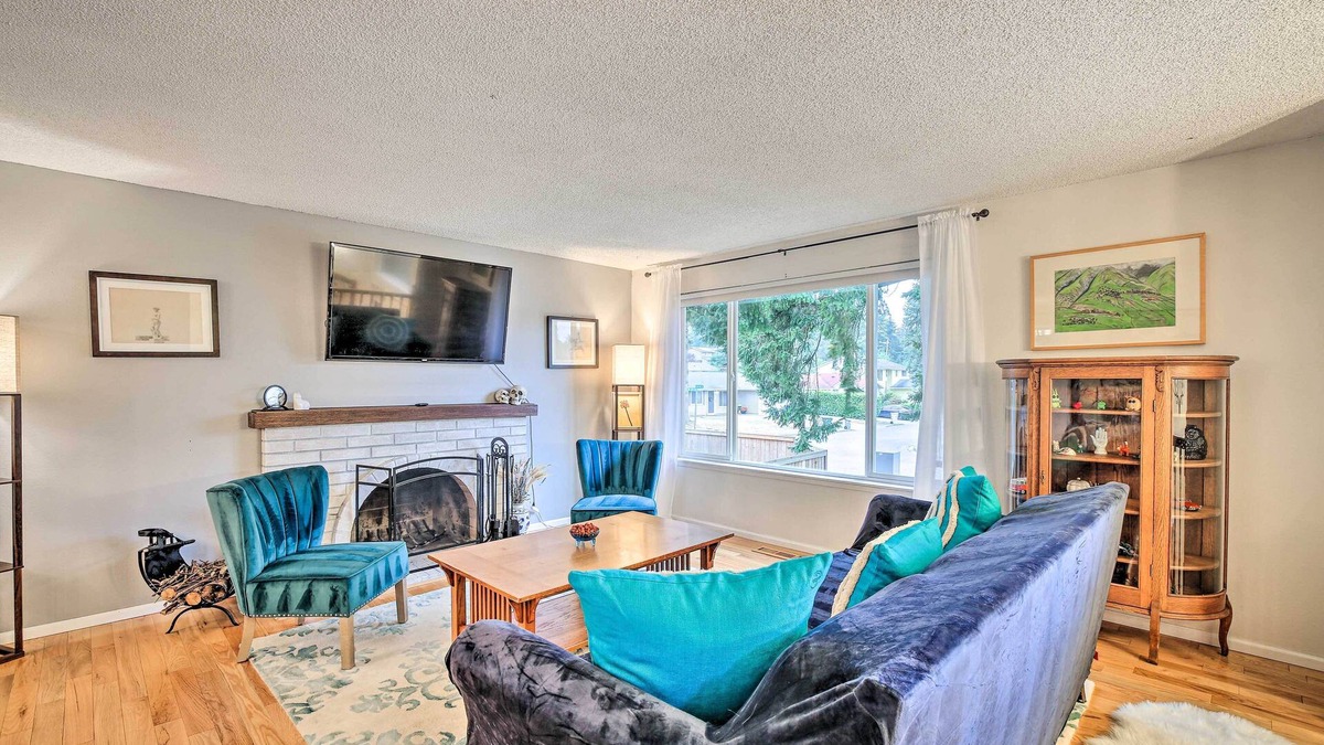 Kent House | Spacious Kent Getaway w/Yard, Deck + Grill!