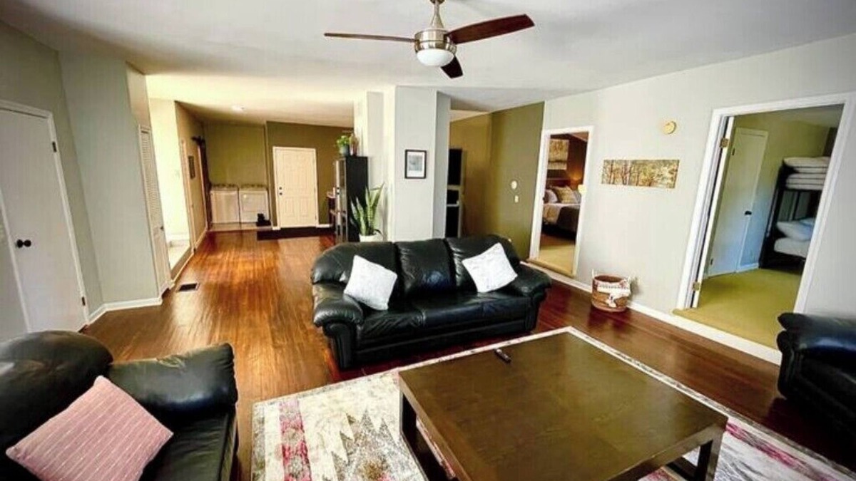 West Falls Apartment | Spacious kid friendly apt near East Aurora