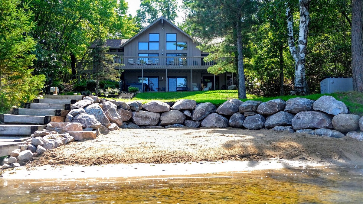 Pequot Lakes House | Spacious Kimble Lake home with year-round HOT TUB and seasonal Bunkhouse