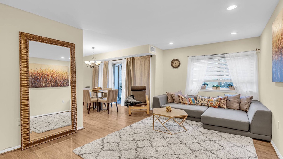 North Bethesda Condo | Spacious - King & Queen Beds - NIH - Pike & Rose