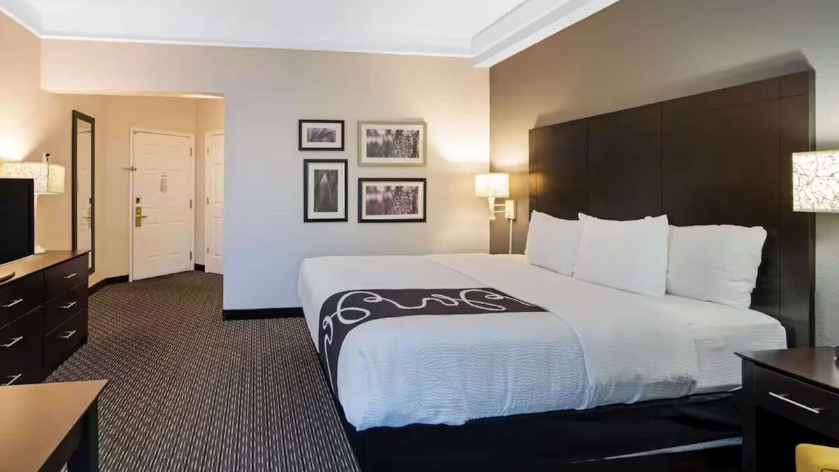 Superstition Springs Hotel | Spacious King Retreat at La Quinta Inn, Near Golf and Shopping Centers