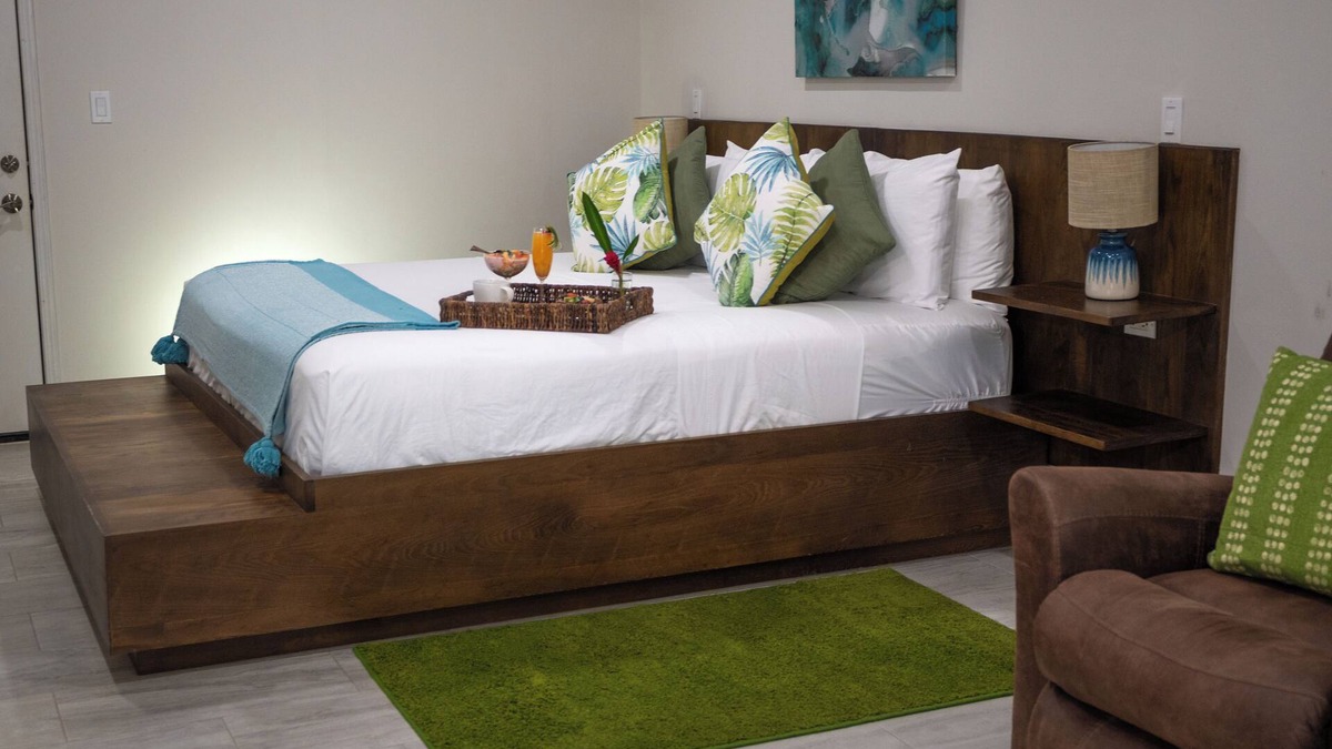Armenia Resort | Spacious King Suite at Resort with a river view in gorgeous Roaring Creek Belize