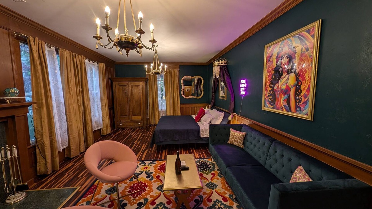 Sturgeon Bay Hotel | Spacious King Suite! Cher inspired unit.