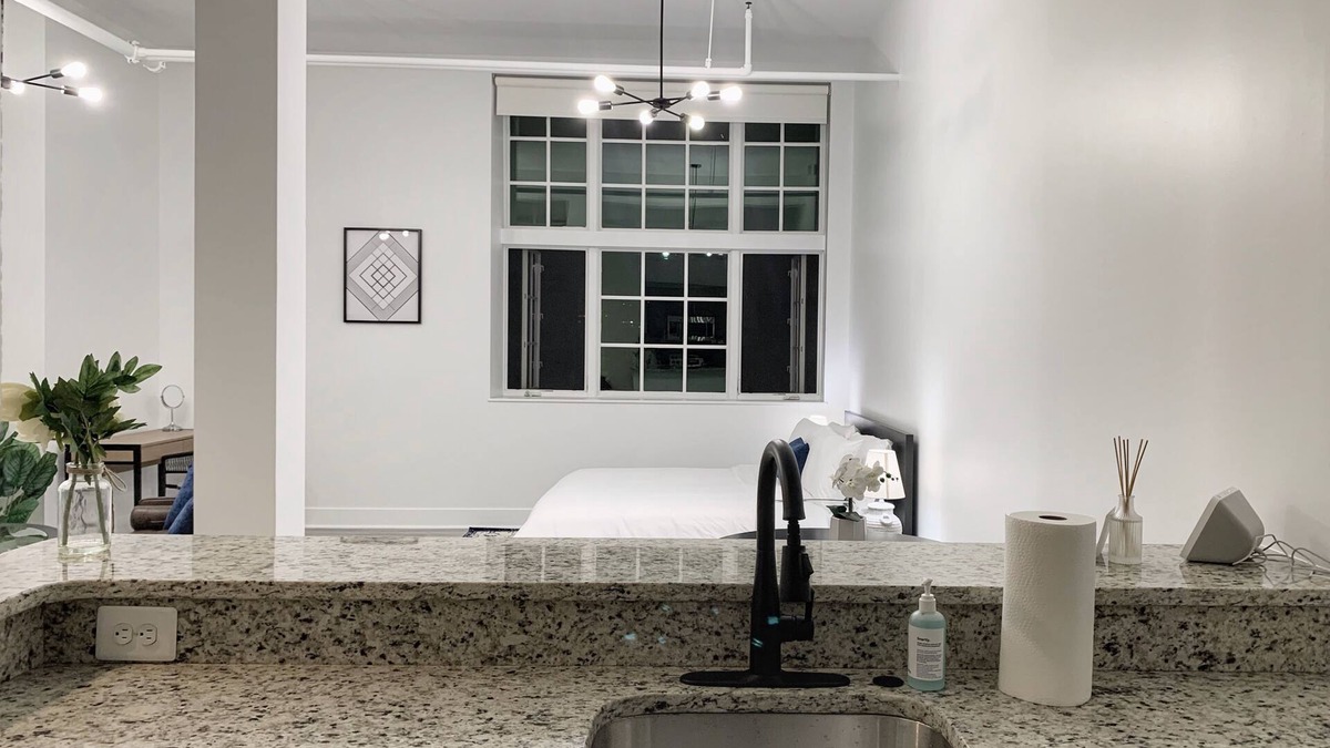 Downtown Baltimore Apartment | Spacious King Suite Near Inner Harbor