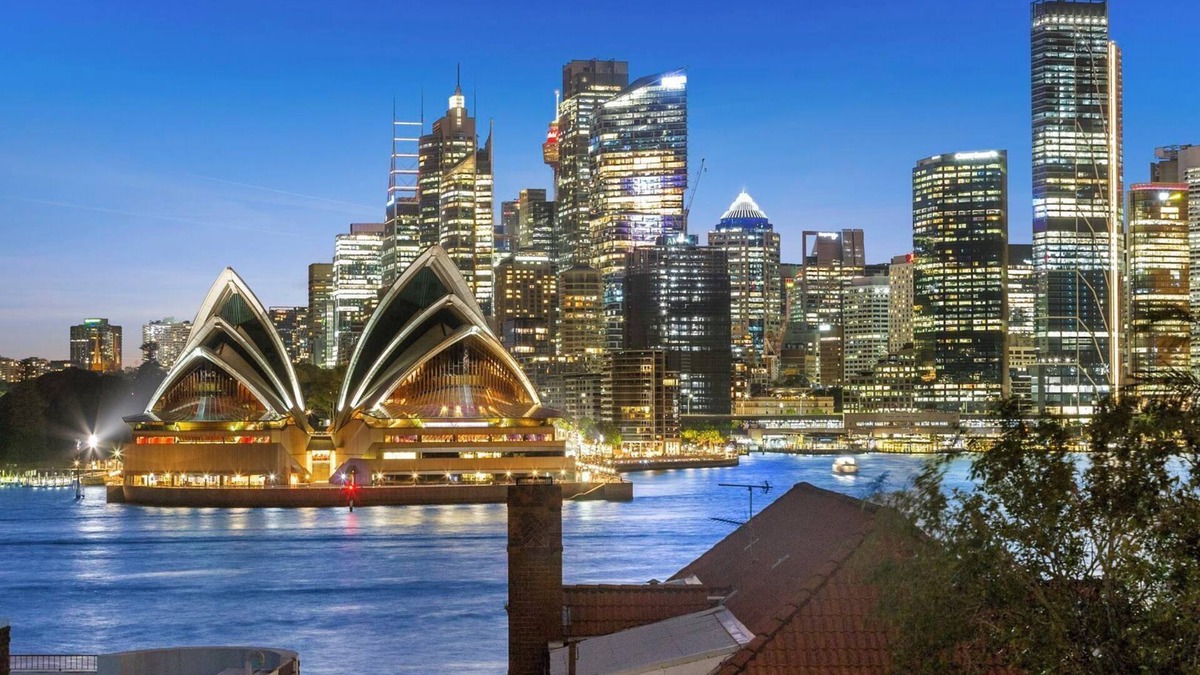 Kirribilli Apartment | Spacious Kirribilli Penthouse - Spectacular Harbour Bridge and Opera House Views