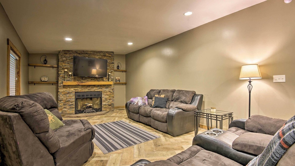 Jonas House | Spacious Kunkletown Home w/Full Game Room & Deck!