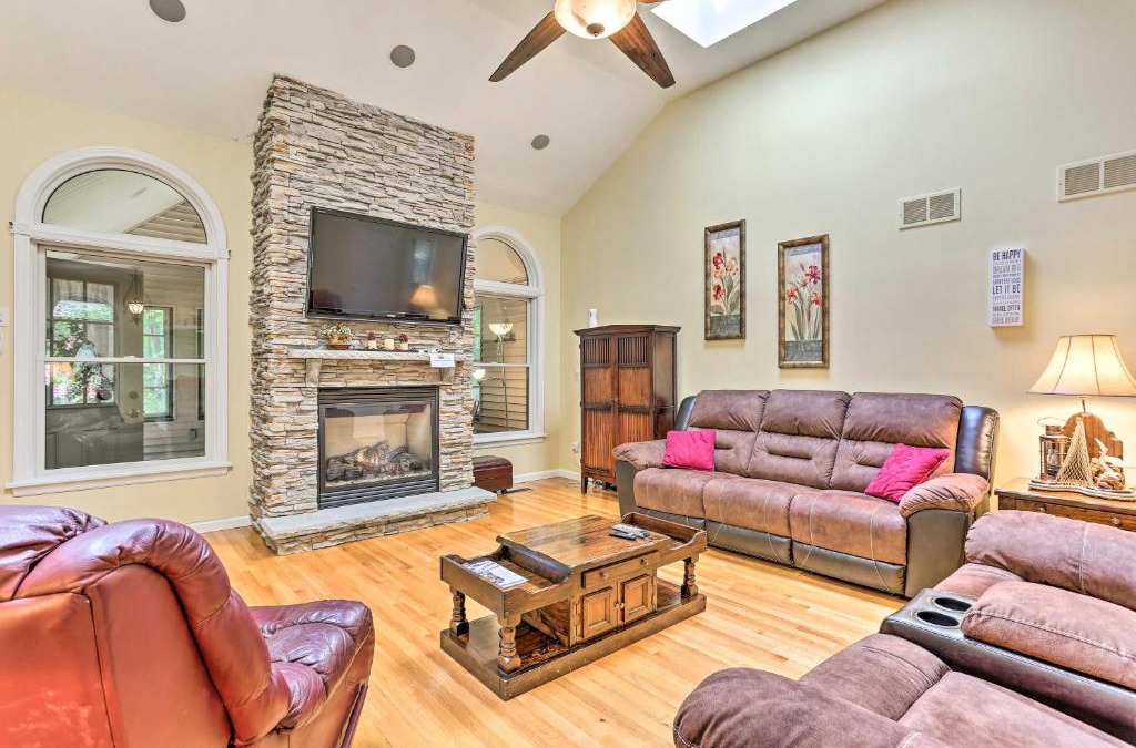 Lackawaxen House | Spacious Lackawaxen Home with Deck and Gas Grill!