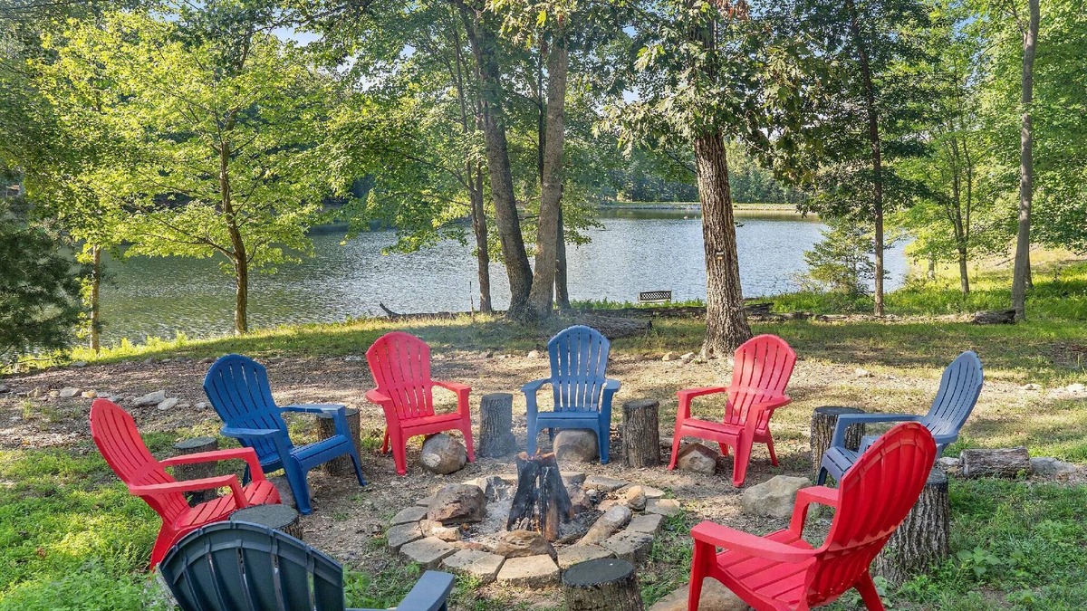 Kabletown House | Spacious Lake House - Walk to the A.T.!
