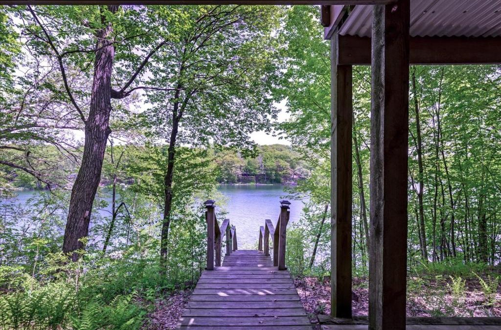 Almelund House | Spacious Lake House + Fast WIFI + Coffee Bar + Gorgeous Views!