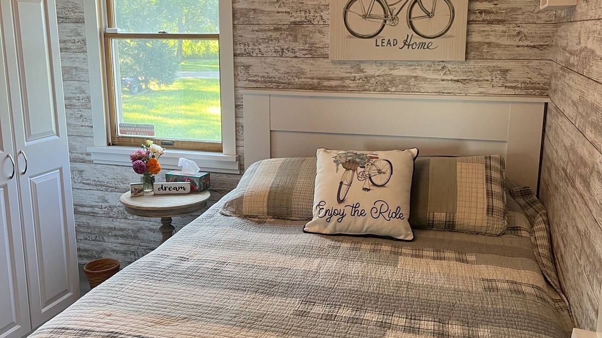 Paw Paw House | Spacious lake house for the whole family to enjoy. 61 ft of private beach.