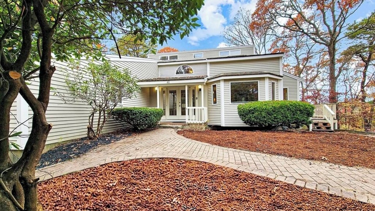 Cotuit House | Spacious Lake House for Large Groups w Private Acre+ short path to Lake