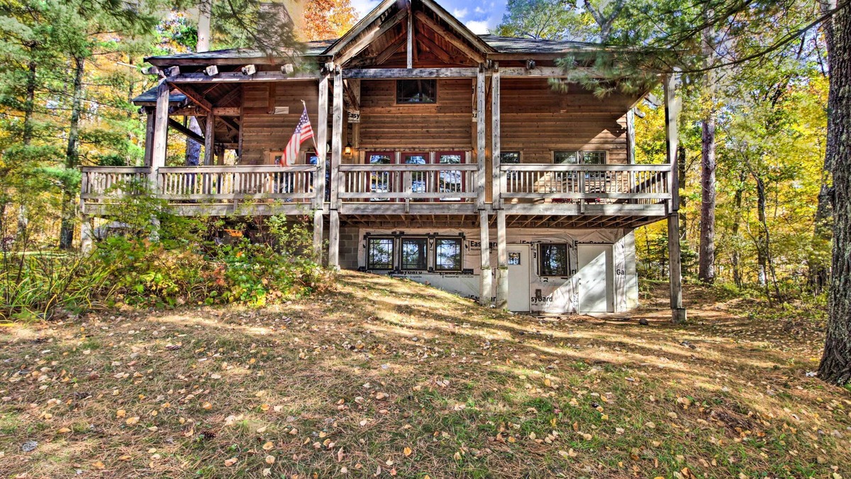 Emily Cabin | Spacious Lakefront Cabin w/ Fire Pit & Grill!