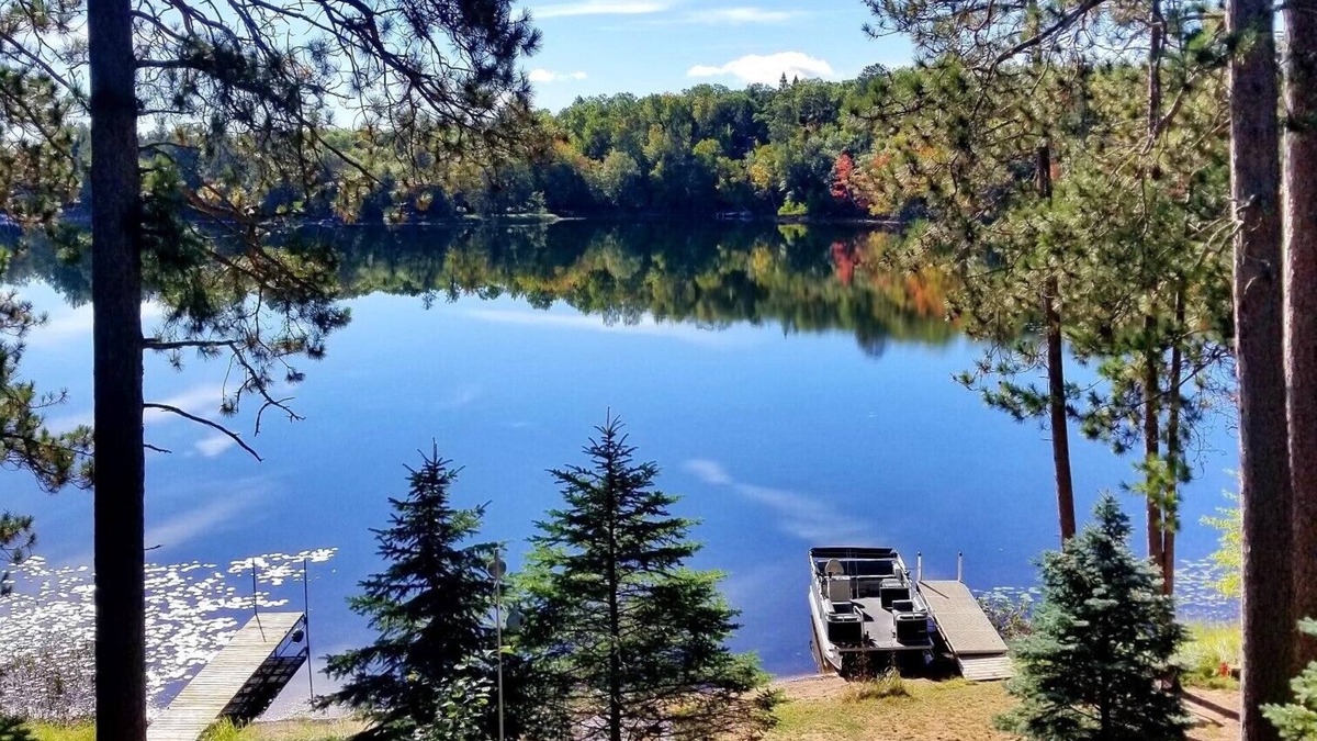 Minong Cabin | Spacious lakefront cabin on beautiful sand bottom Leader Lake.
