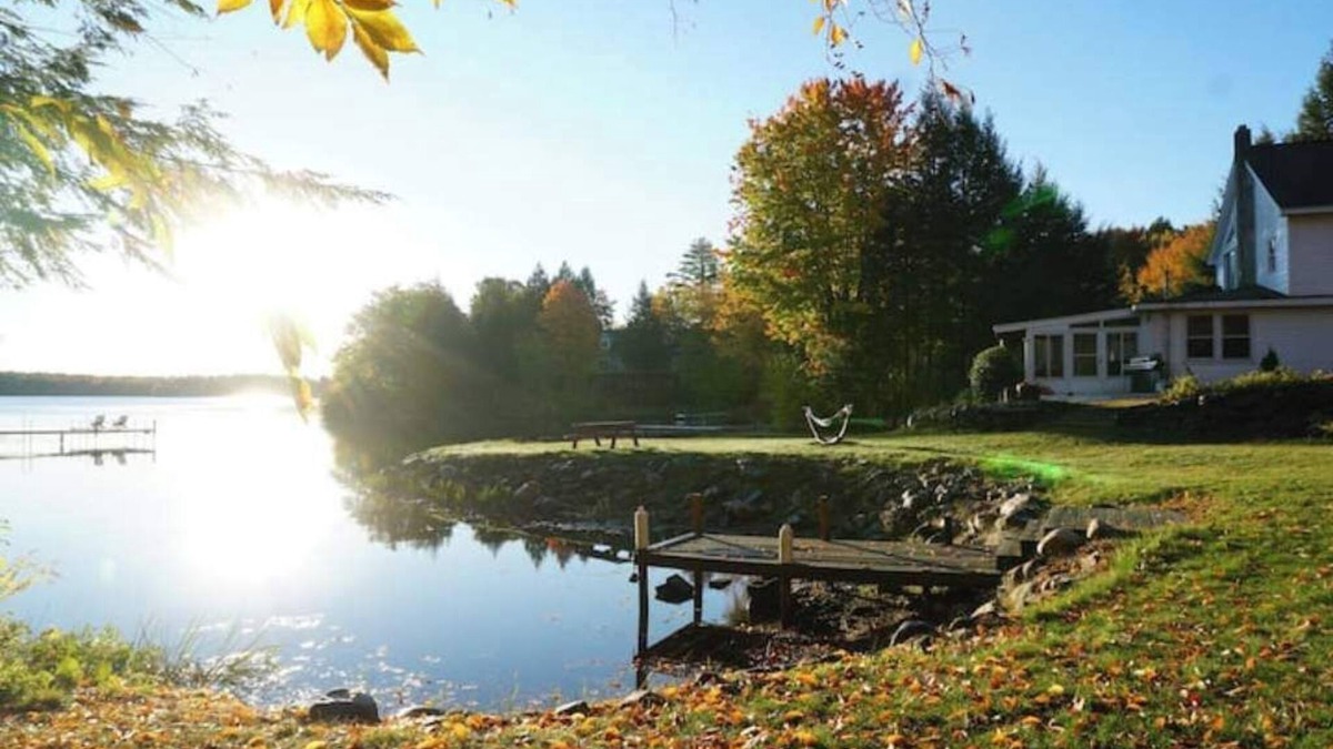 Farmington House | Spacious lakefront home with 5 bedrooms & hot tub!