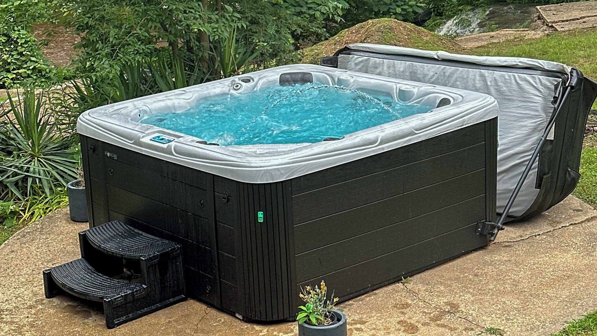 Piney House | Spacious Lakefront Home | Pool | Hot Tub | Fire Pit | Games
