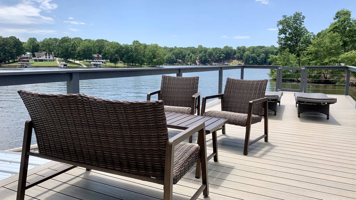 Bracey House | Spacious Lakefront Home, Amazing Views, Nice Dock, Sleeps 20 comfortably-Private