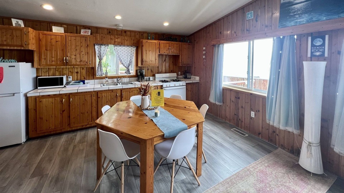 Oscoda Cabin | Spacious Lakefront three bedroom Cabin 4 on Lake Huron