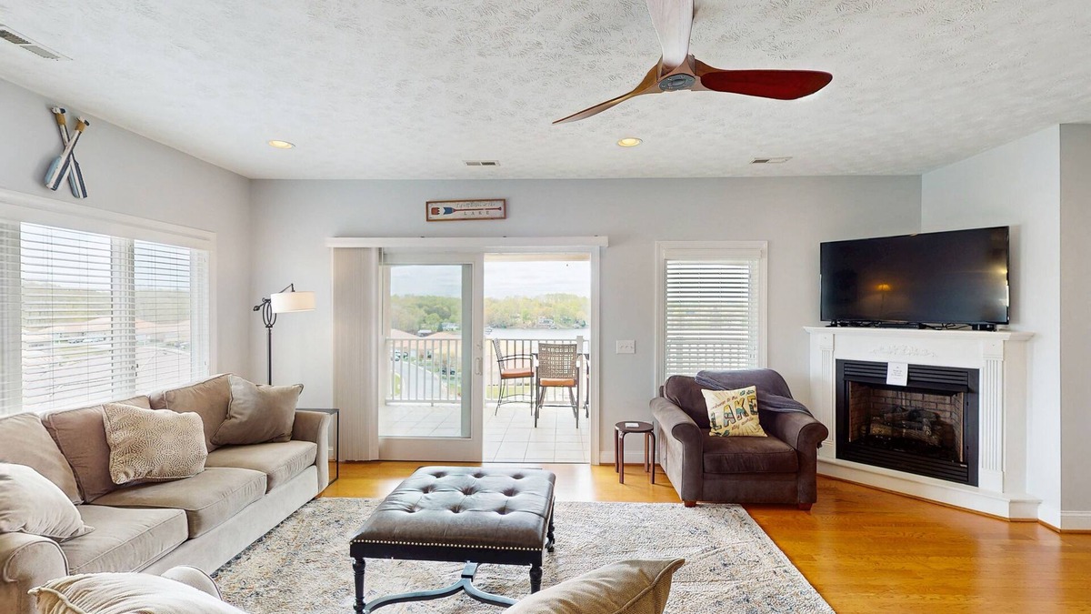 Moneta House | Spacious lakefront townhouse w/shared pool, hot tub & tennis courts