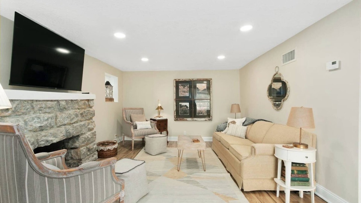 Kansas City House | Spacious Lakefront Home w/3 Bedrooms | 49