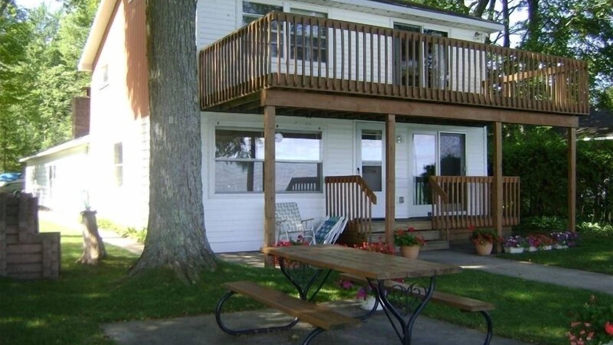 Cheboygan House | Spacious Lakefront Home