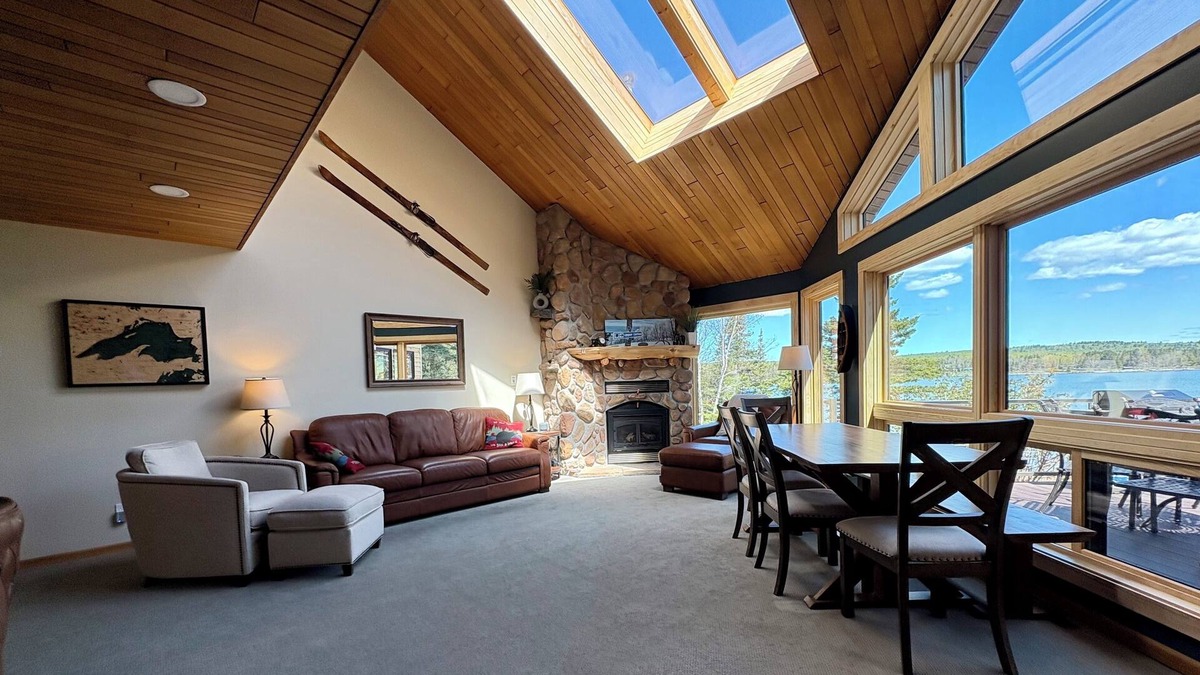 Two Harbors Condo | Spacious Lakehome Central to Superior's North Shore Attractions 3 Bed/2 Bath