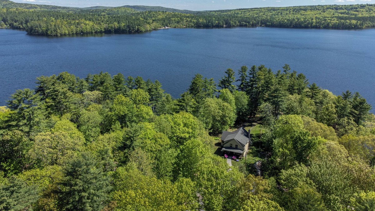 Raymond House | Spacious Lakehouse +Private Dock+Firepit+Kayaks