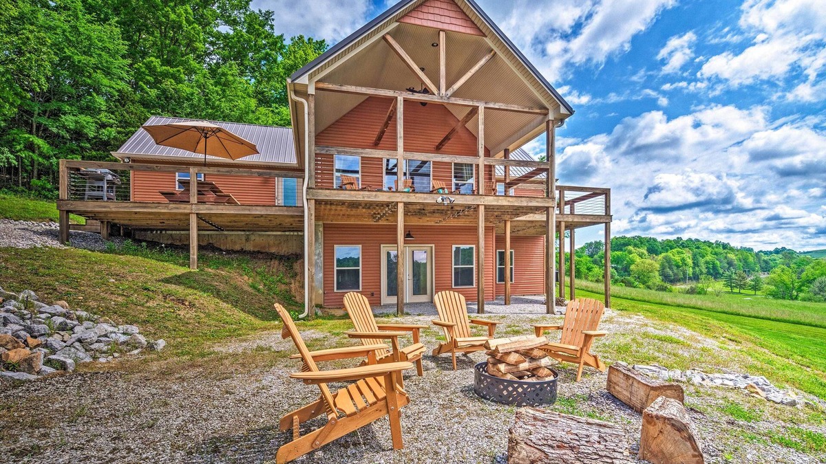 Mammoth Cave House | Spacious Lakehouse Getaway at Mammoth Cave