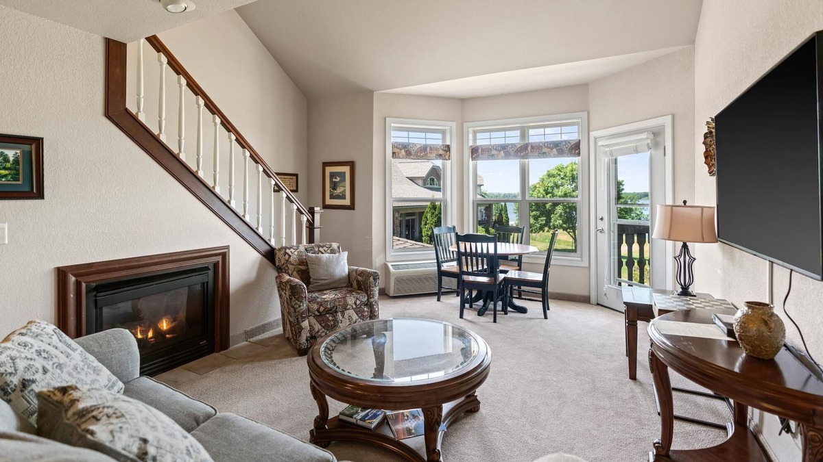 Birchwood Condo | Spacious Lakeside Condo at Tagalong Golf Resort with Indoor Pool and Hot Tub