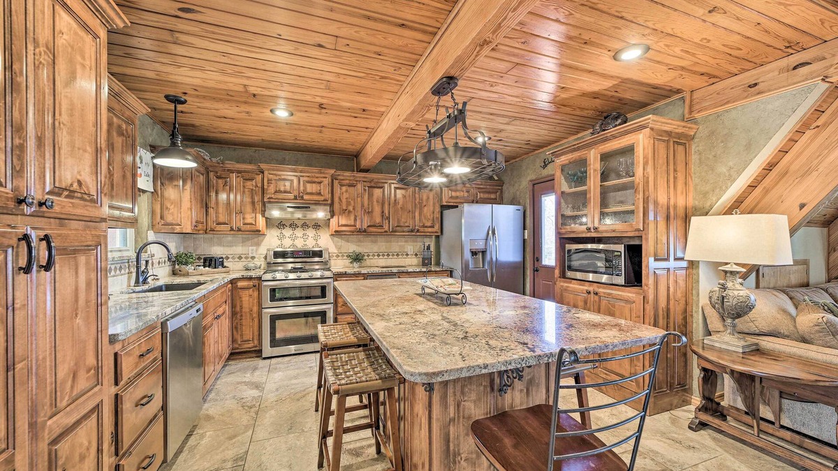 Hoyt Cabin | Spacious Lakeside Getaway w/Fire Pit