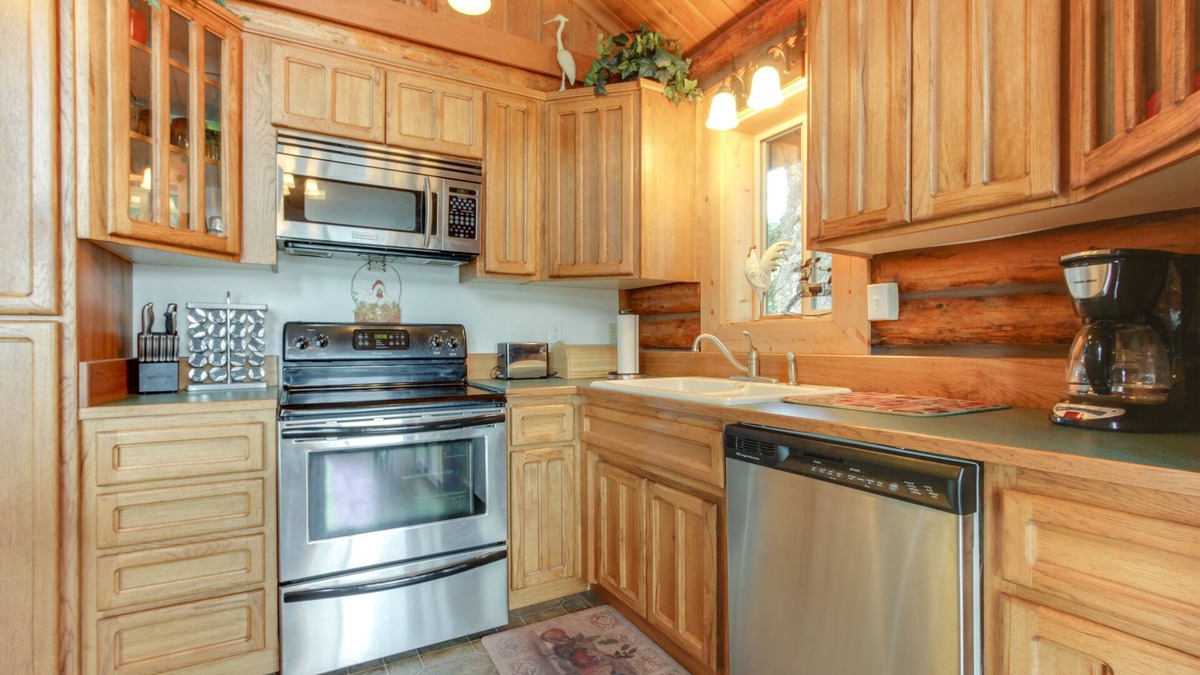 Worley Cabin | Spacious lakeside home with gorgeous views and secluded location