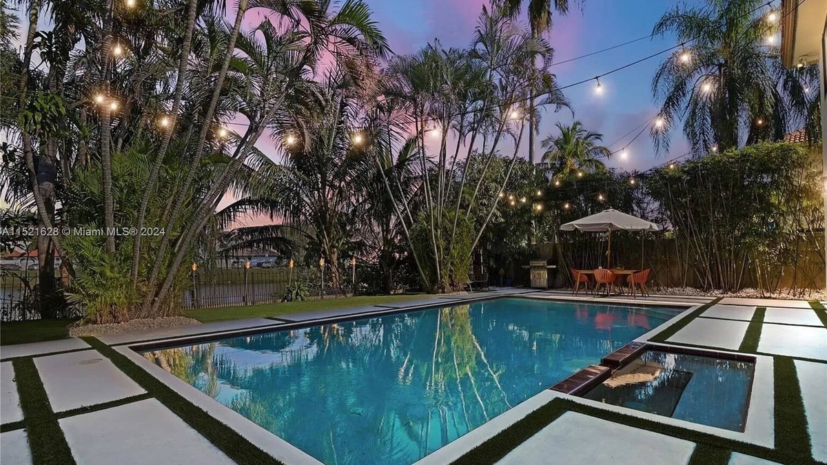 Deerfield Beach Villa | Spacious Lakeview 3-BR Oasis with Pool & HotTub in Deerfield Beach,FL