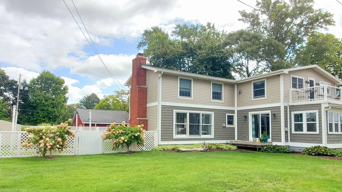 Ferrysburg House | Spacious lakeview home within minutes of beaches, state parks and shopping.