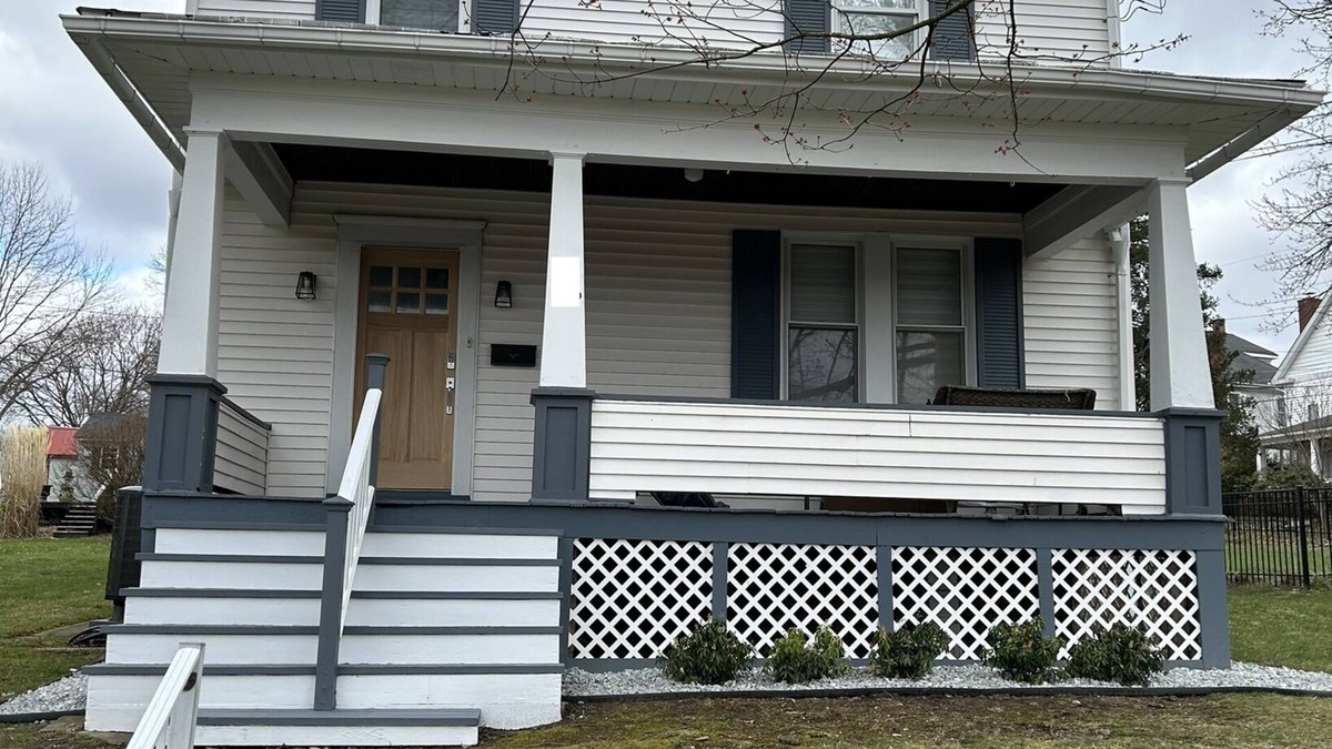 Ligonier House | Spacious Ligonier Home 3/3 .3m to downtown. New amenities, central heat, A/C!