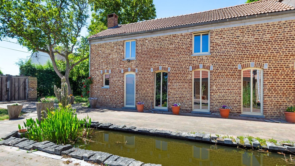 Geetbets House | Spacious linked holiday apartment with terrace