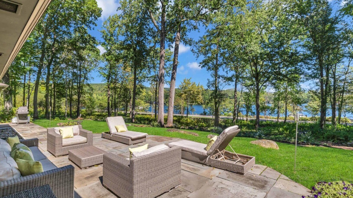 New Preston House | Spacious Litchfield County Lake House steps away from Lake Waramaug Perfect.