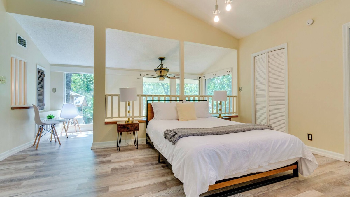 Midtown Cottage | Spacious Little Rock Home w/Yard & Game Room